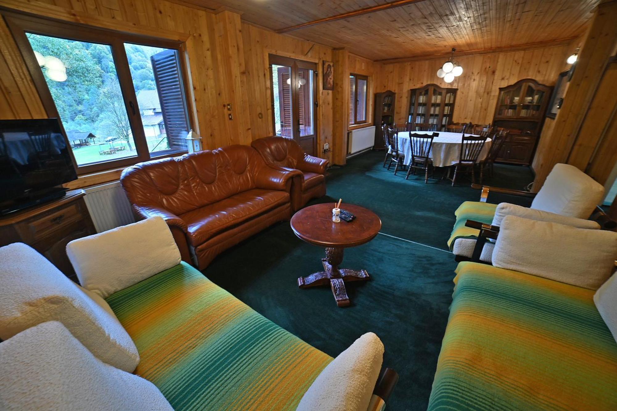 Casa De Vacanta Satic Piatra Craiului La Doi Viermi エクステリア 写真